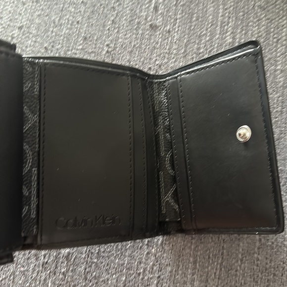 Foldable CalvinKlein wallet - Picture 3 of 5
